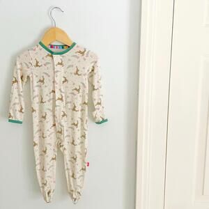 Magnetic Me Merry and Bright Footie